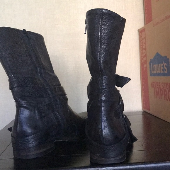 Vera Wang, Lavender label black leather boots 6M - Picture 4 of 6
